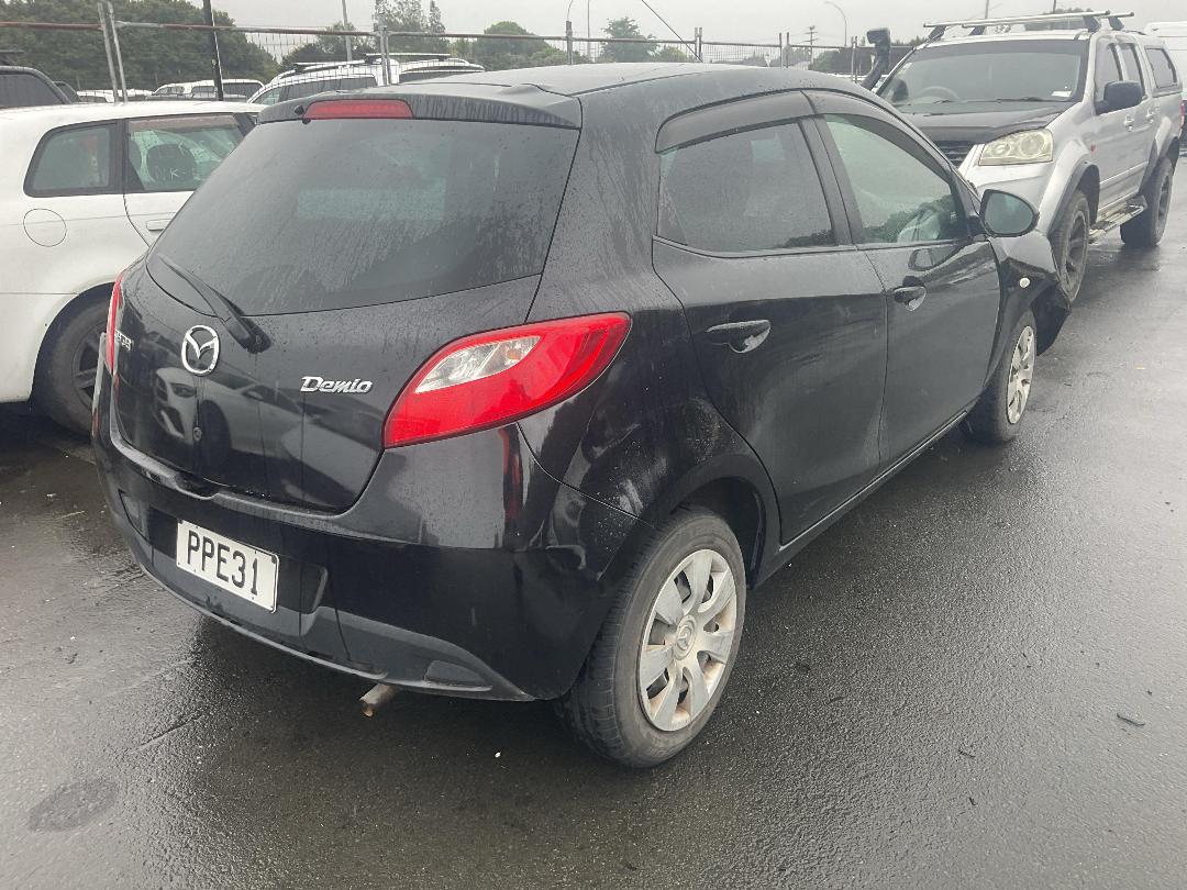 Photo '4' of Mazda Demio Photo '4' of Mazda Demio