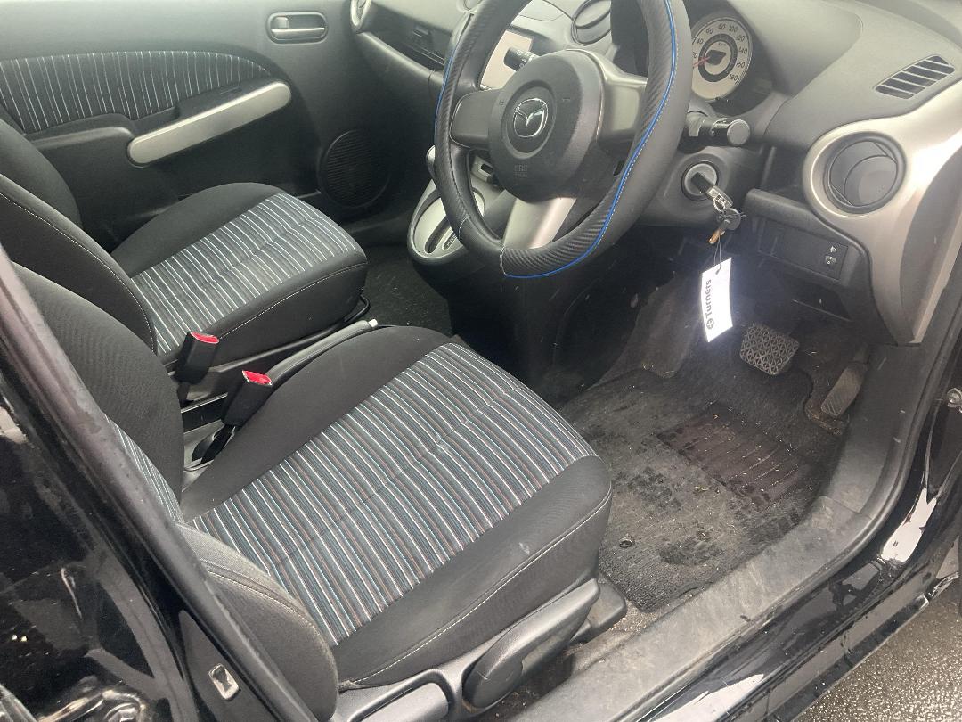 Photo '12' of Mazda Demio Photo '12' of Mazda Demio