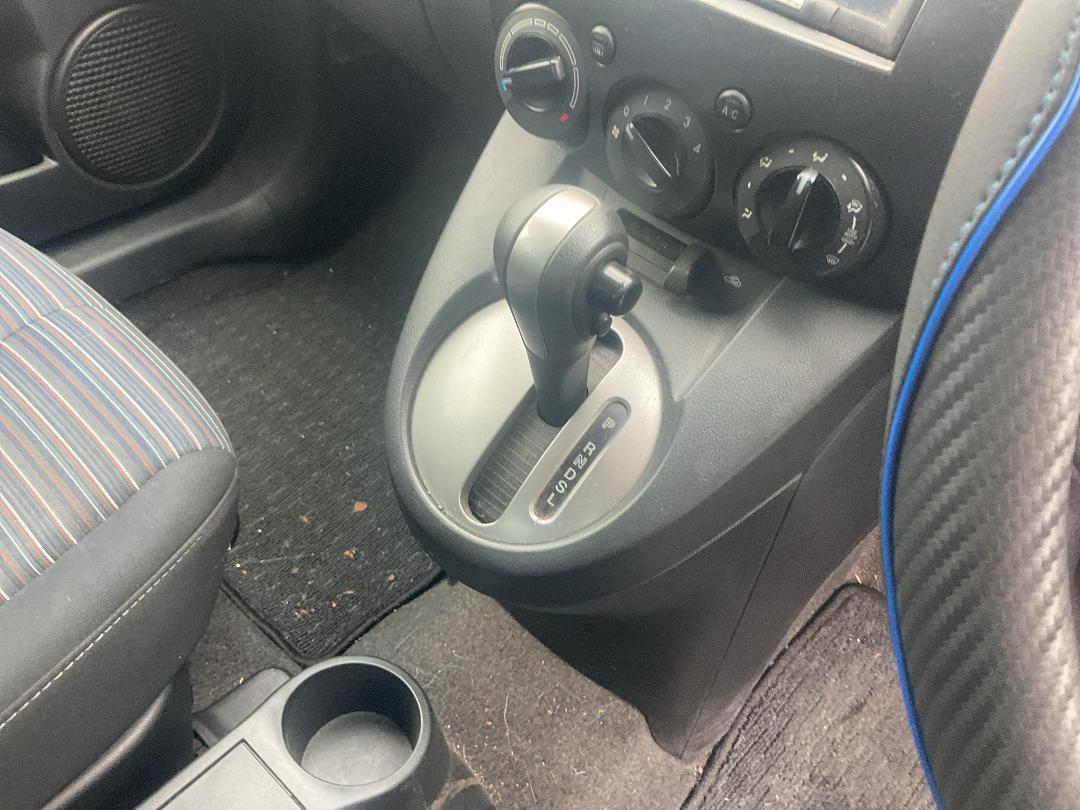 Photo '13' of Mazda Demio Photo '13' of Mazda Demio