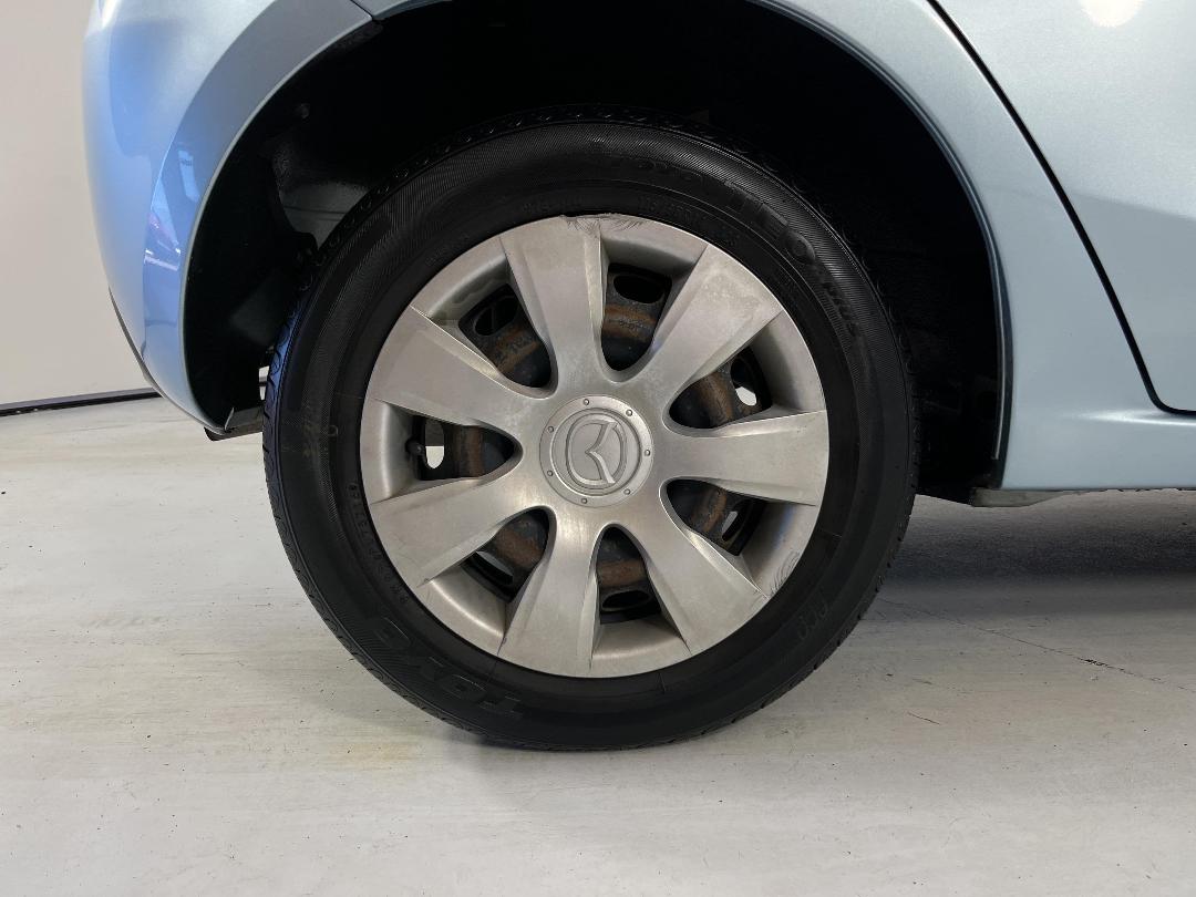 Photo '12' of Mazda Demio