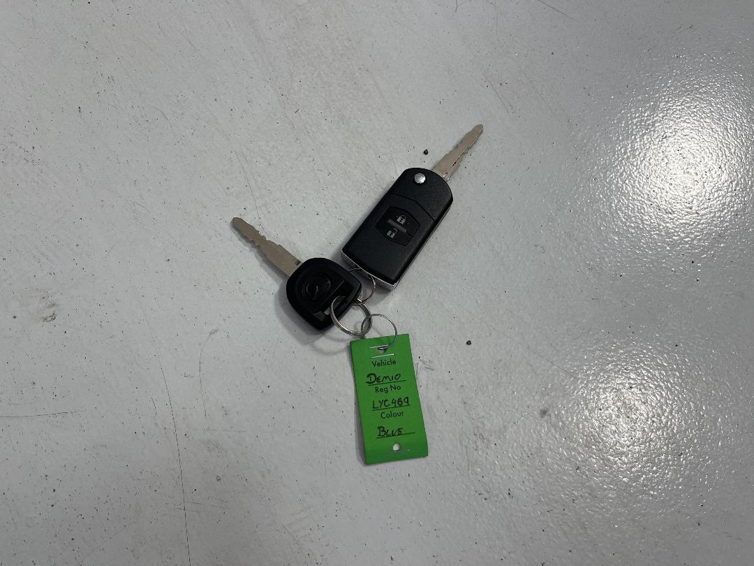 Photo '22' of Mazda Demio