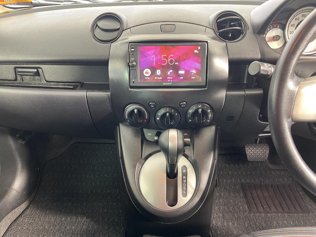 Photo '18' of Mazda Demio