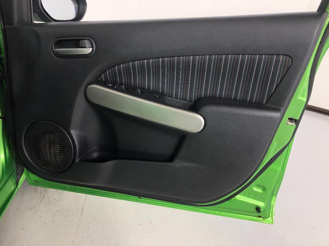 Photo '15' of Mazda Demio