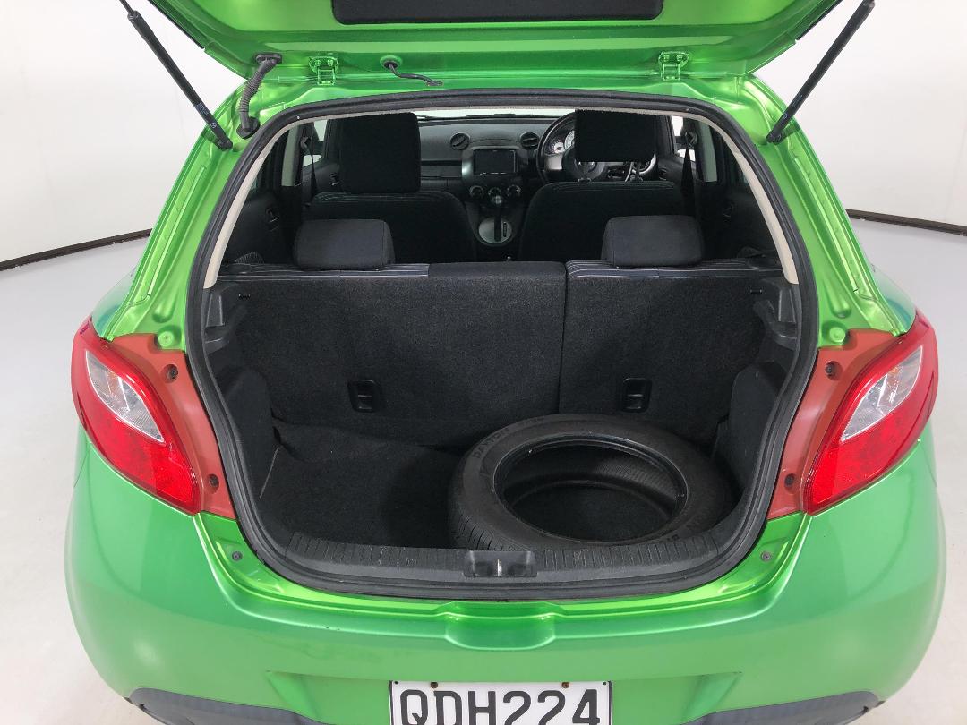 Photo '14' of Mazda Demio