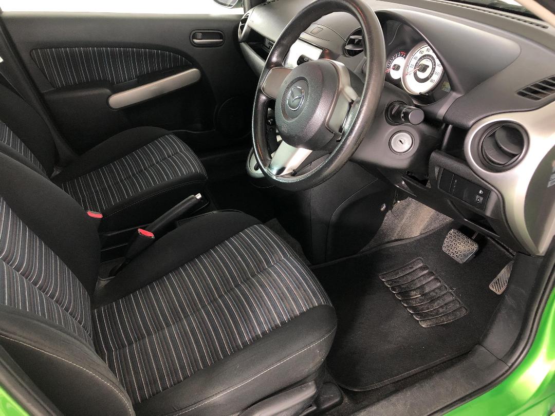 Photo '16' of Mazda Demio