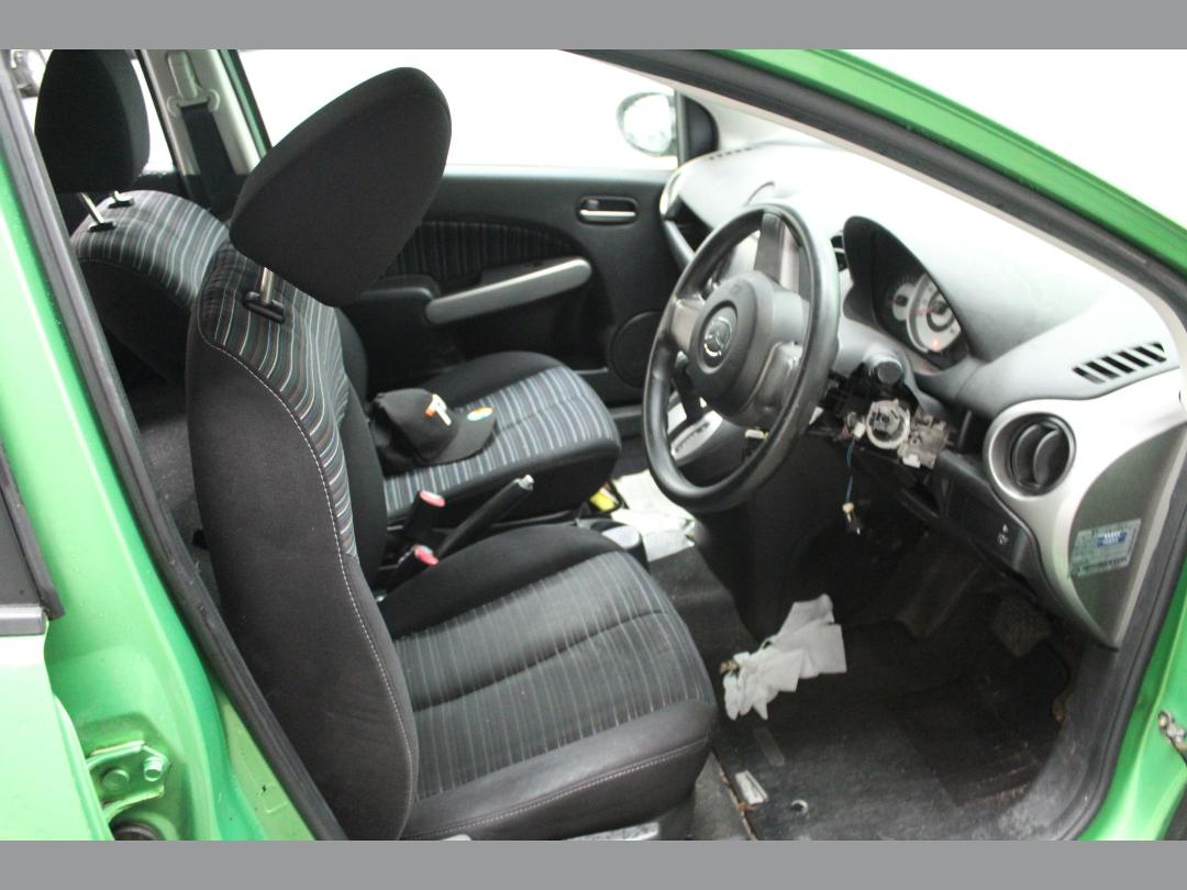 Photo '15' of Mazda Demio Photo '15' of Mazda Demio