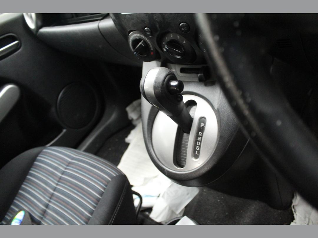 Photo '16' of Mazda Demio Photo '16' of Mazda Demio