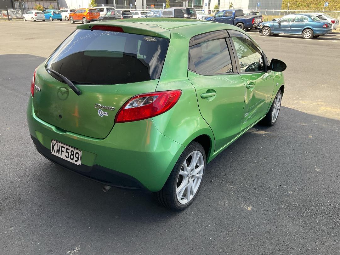 Photo '4' of Mazda Demio