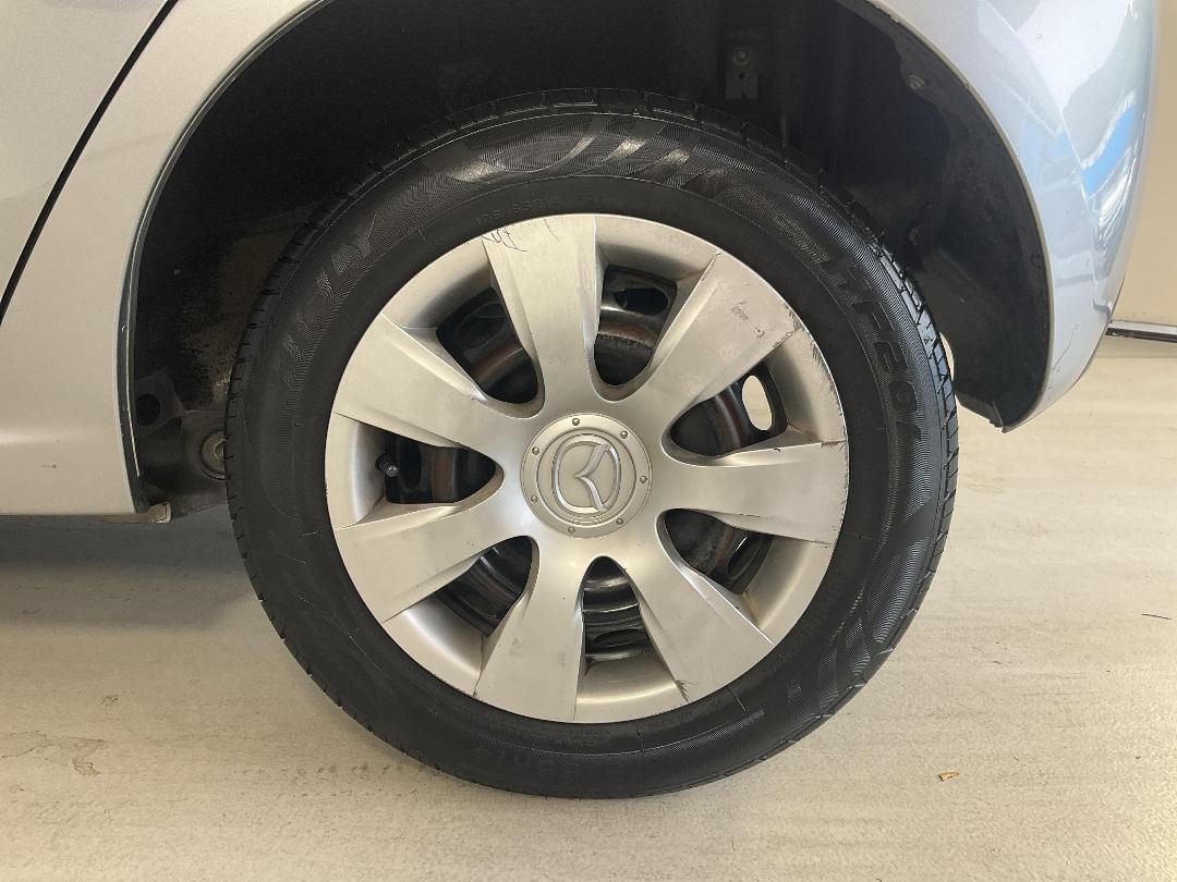 Photo '11' of Mazda Demio