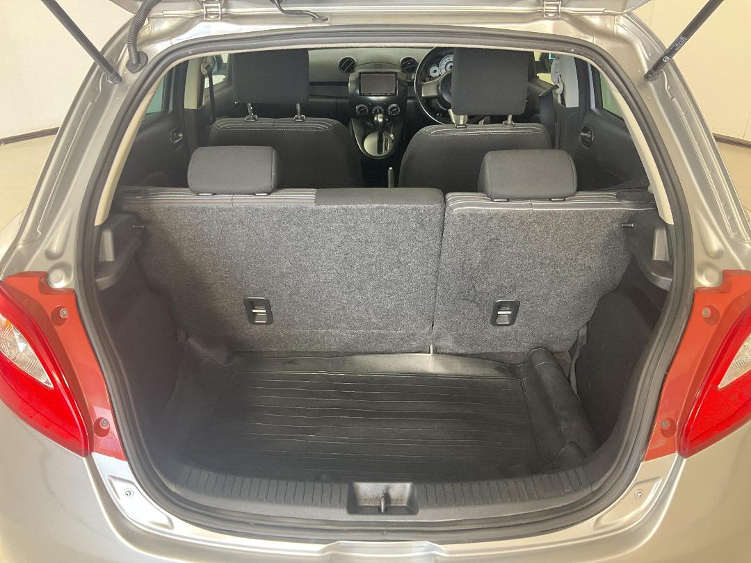 Photo '14' of Mazda Demio