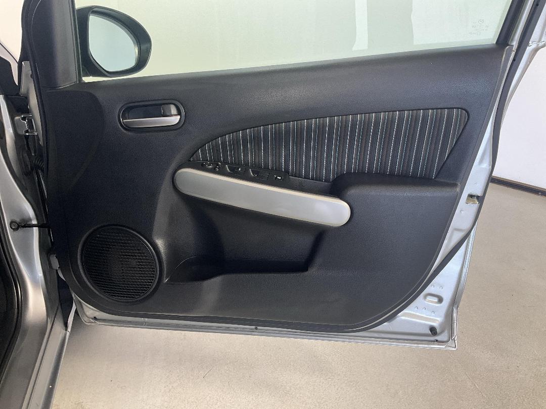 Photo '15' of Mazda Demio