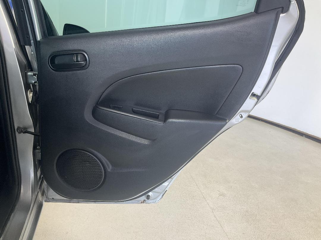 Photo '19' of Mazda Demio