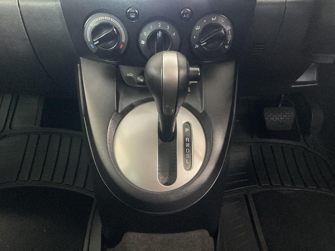 Photo '18' of Mazda Demio