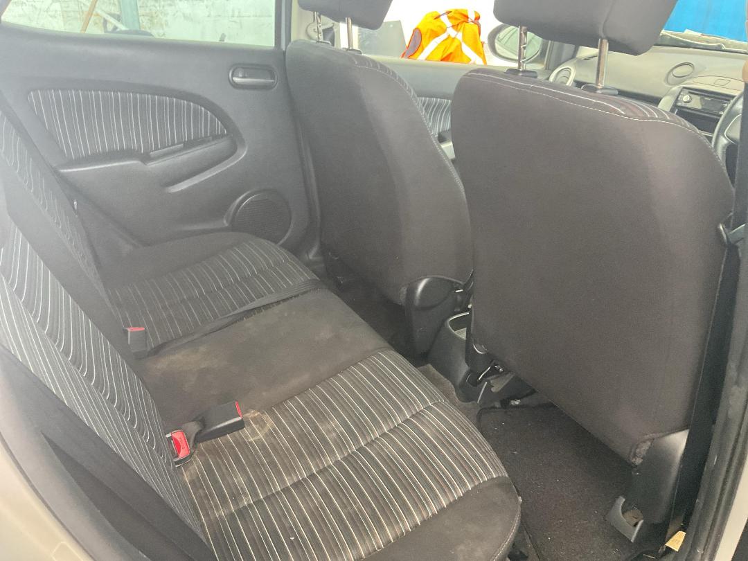 Photo '8' of Mazda Demio