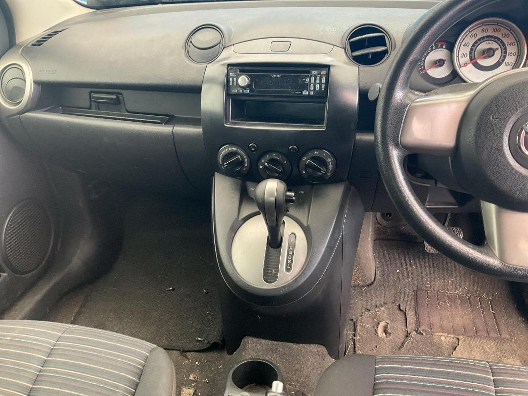 Photo '12' of Mazda Demio