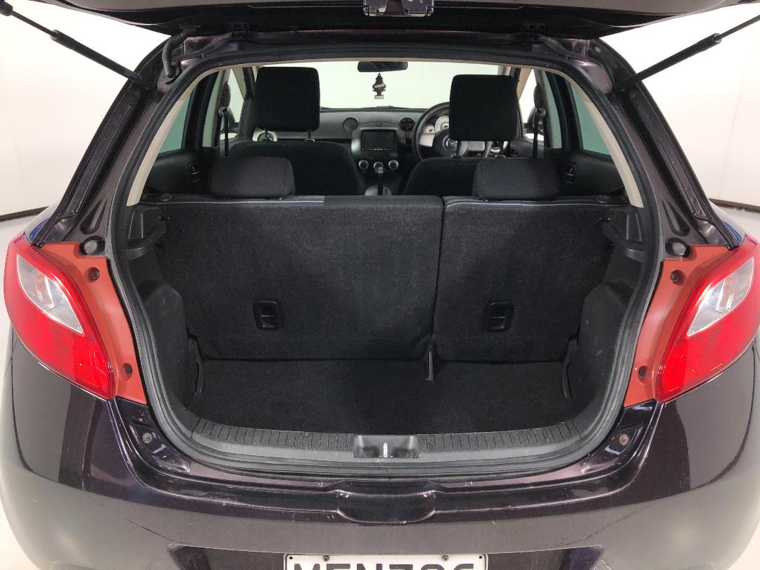 Photo '14' of Mazda Demio Photo '14' of Mazda Demio