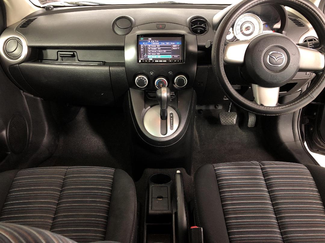 Photo '17' of Mazda Demio Photo '17' of Mazda Demio