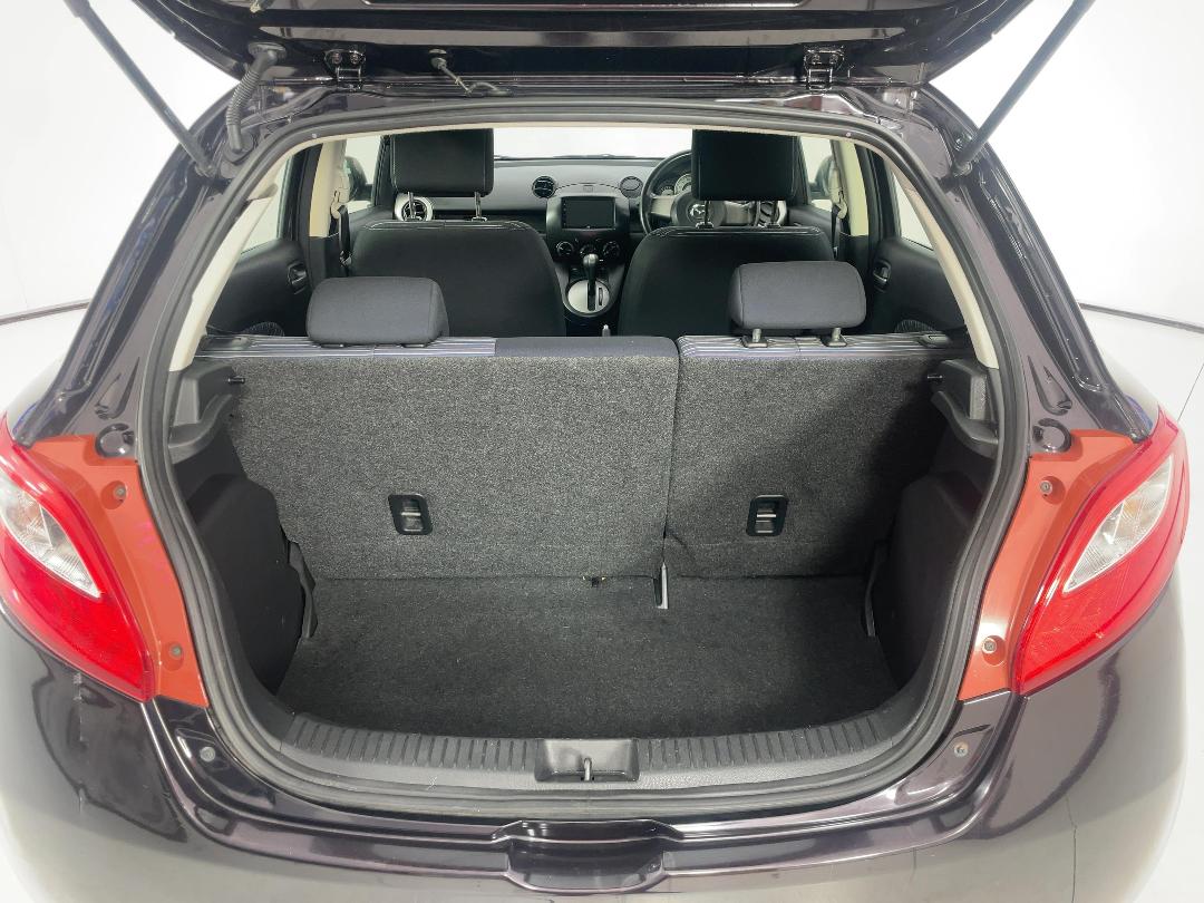 Photo '14' of Mazda Demio Photo '14' of Mazda Demio