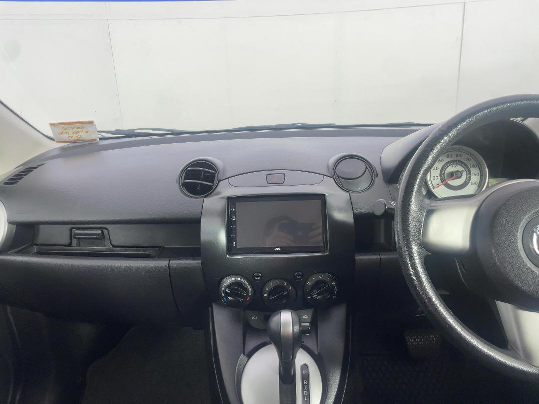 Photo '17' of Mazda Demio Photo '17' of Mazda Demio