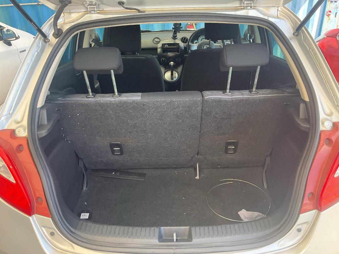 Photo '6' of Mazda Demio