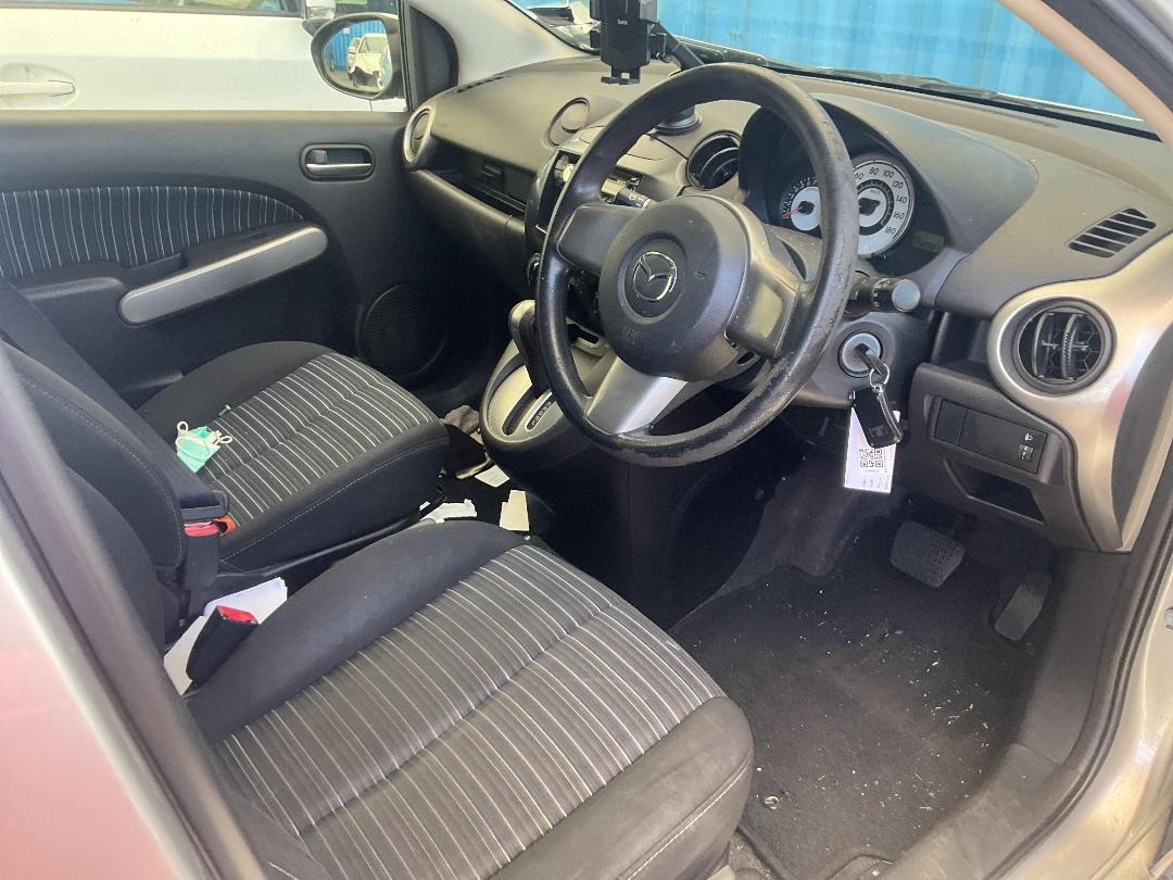 Photo '9' of Mazda Demio