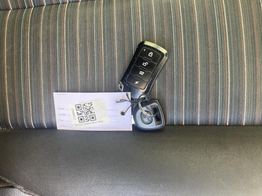 Photo '12' of Mazda Demio