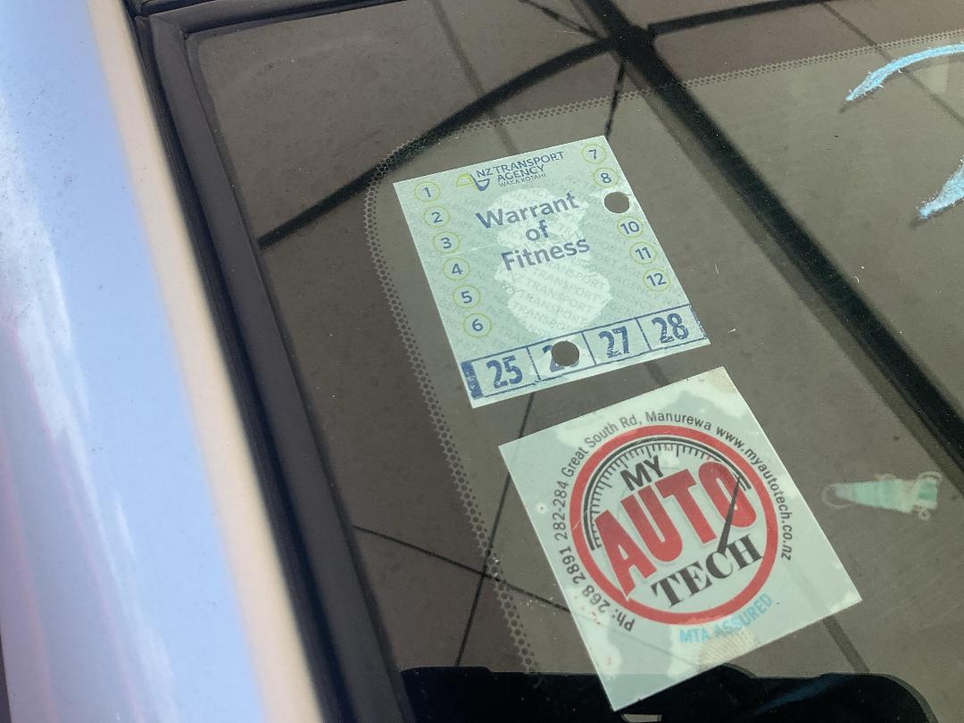 Photo '18' of Mazda Demio