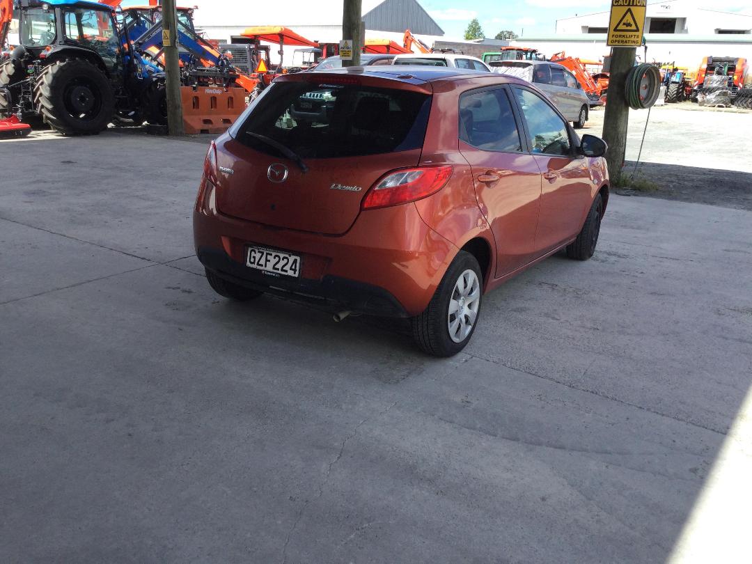 Photo '8' of Mazda Demio