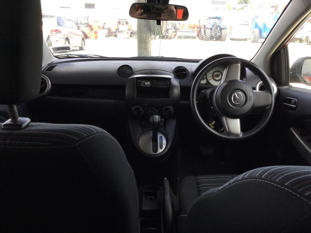 Photo '18' of Mazda Demio