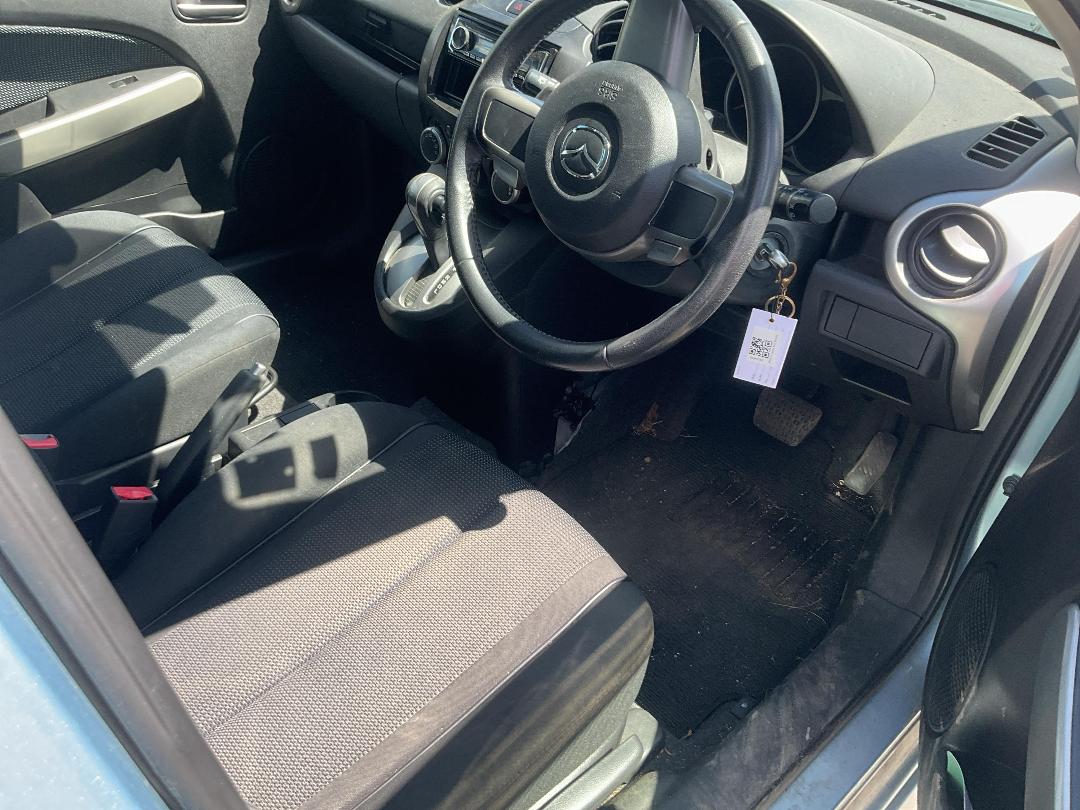 Photo '12' of Mazda Demio