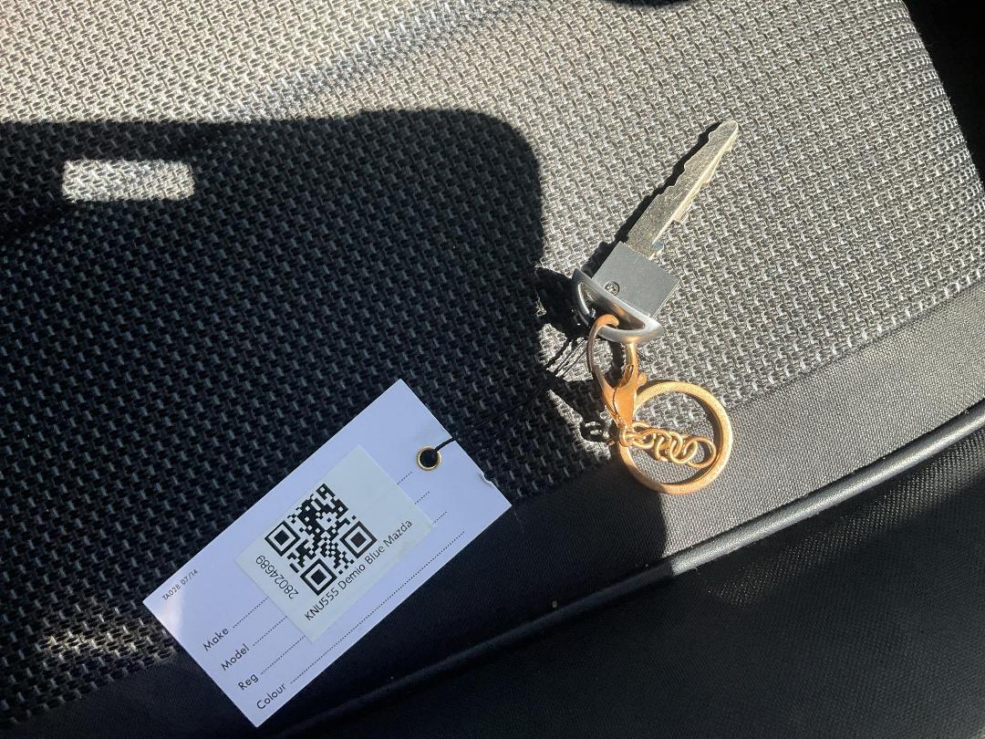 Photo '14' of Mazda Demio