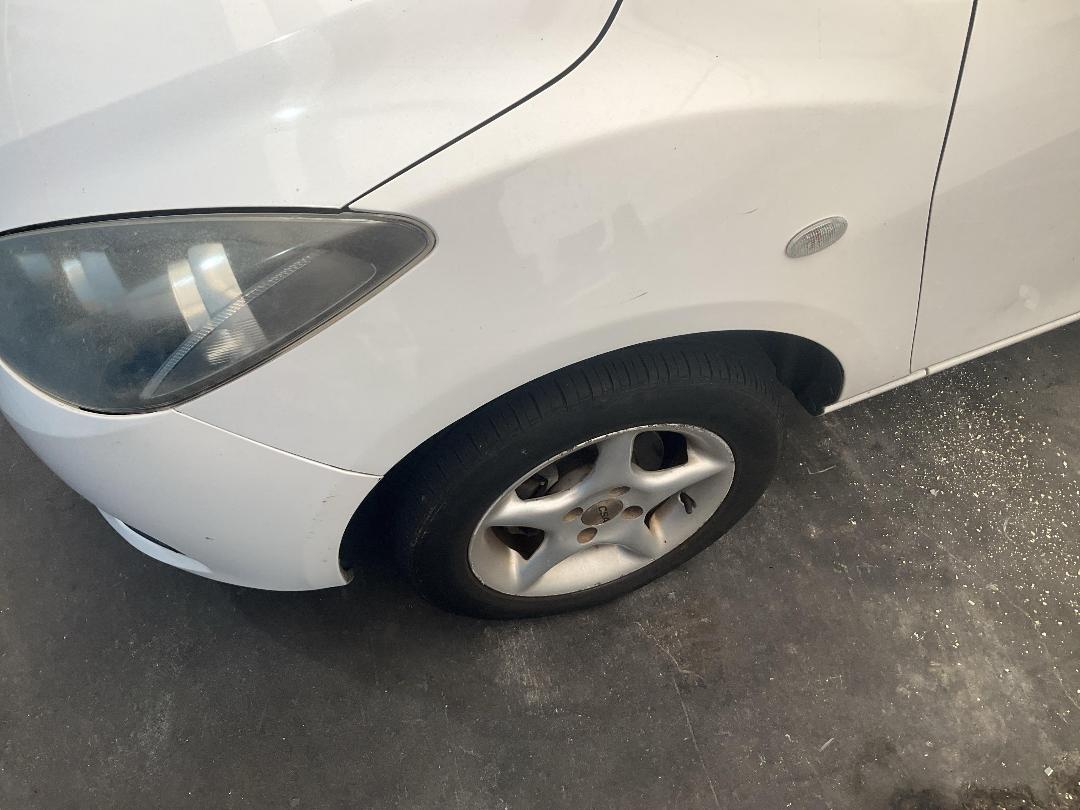 Photo '6' of Mazda Demio