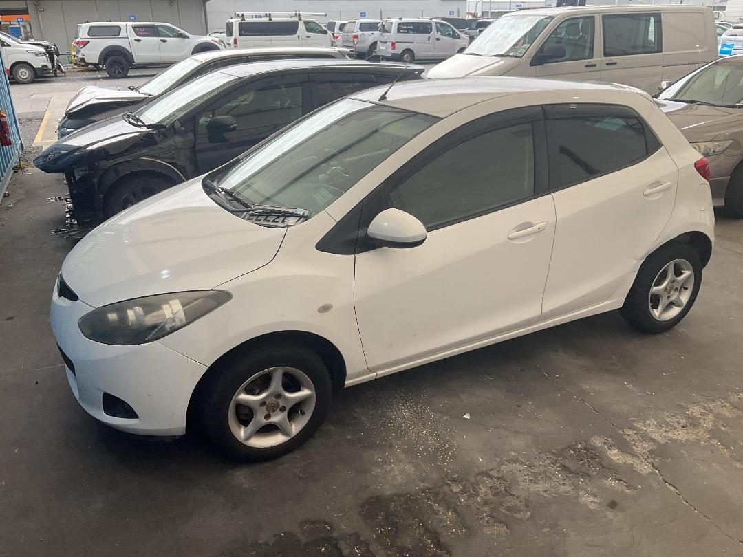 Photo '5' of Mazda Demio