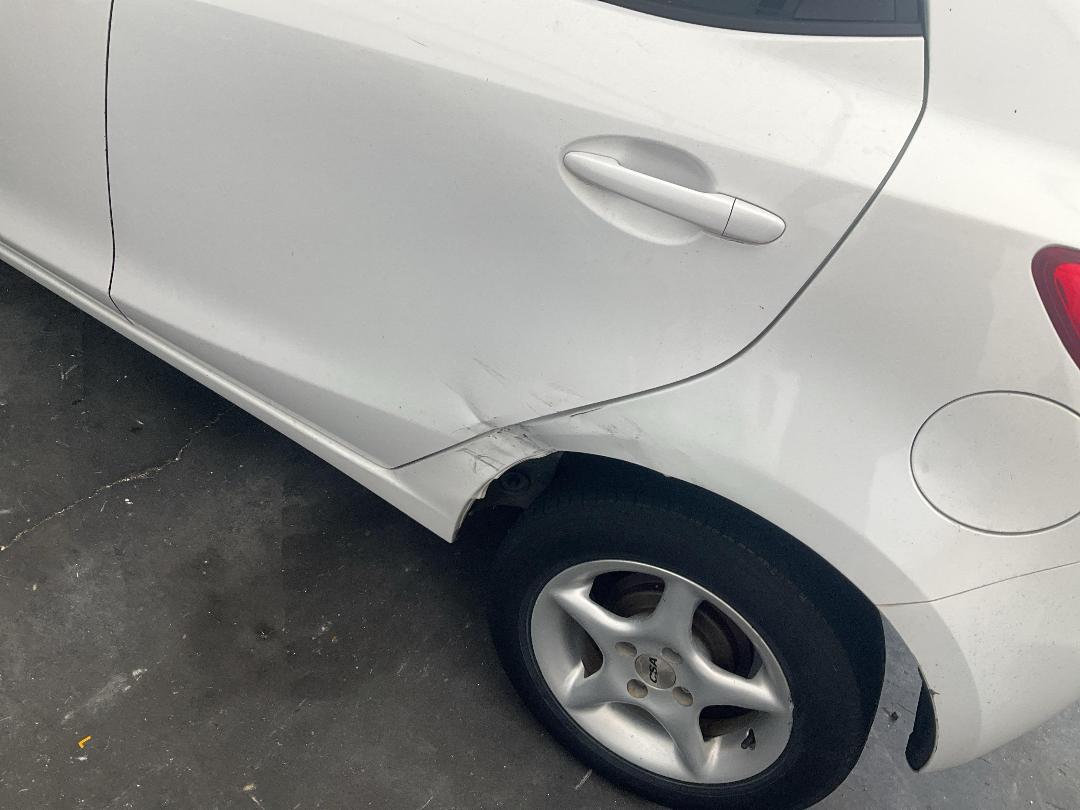 Photo '10' of Mazda Demio