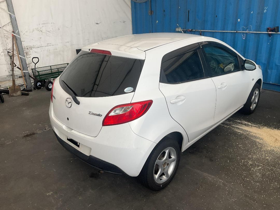 Photo '12' of Mazda Demio