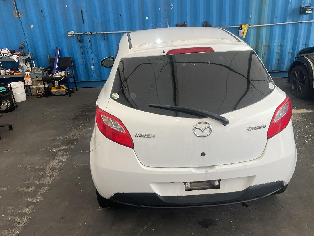 Photo '11' of Mazda Demio