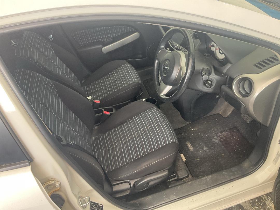 Photo '19' of Mazda Demio