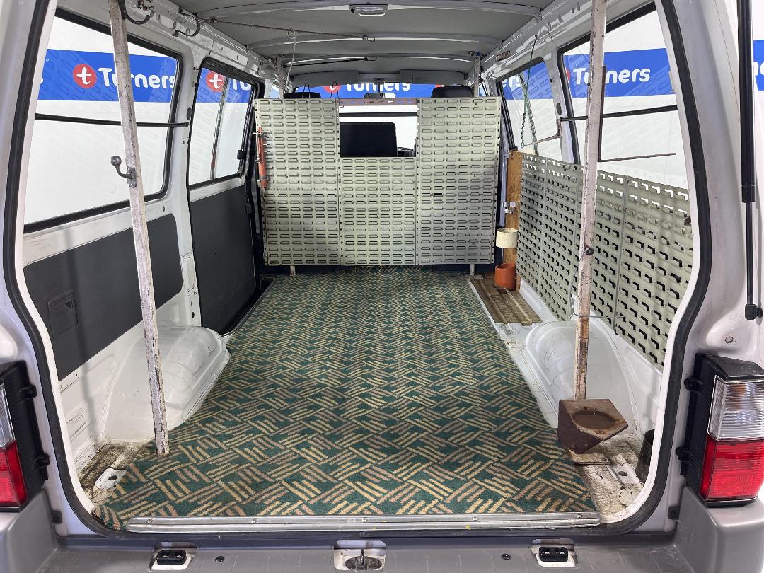 Photo '14' of Mazda E1800