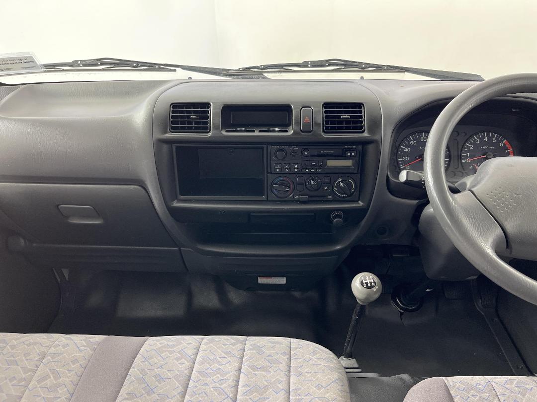 Photo '18' of Mazda E1800