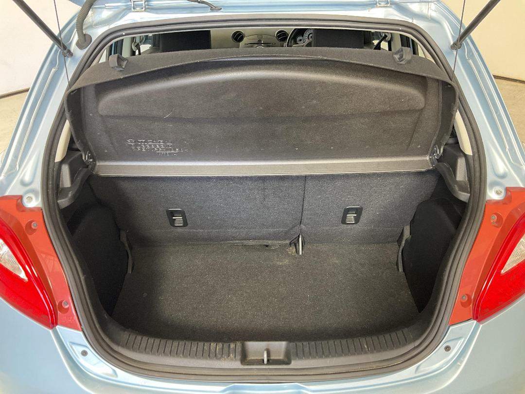 Photo '14' of Mazda Mazda2 Photo '14' of Mazda Mazda2