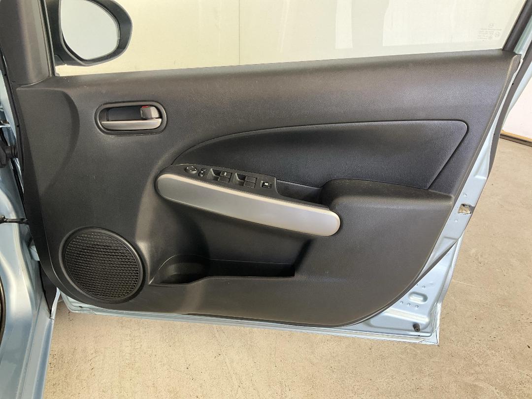 Photo '15' of Mazda Mazda2 Photo '15' of Mazda Mazda2