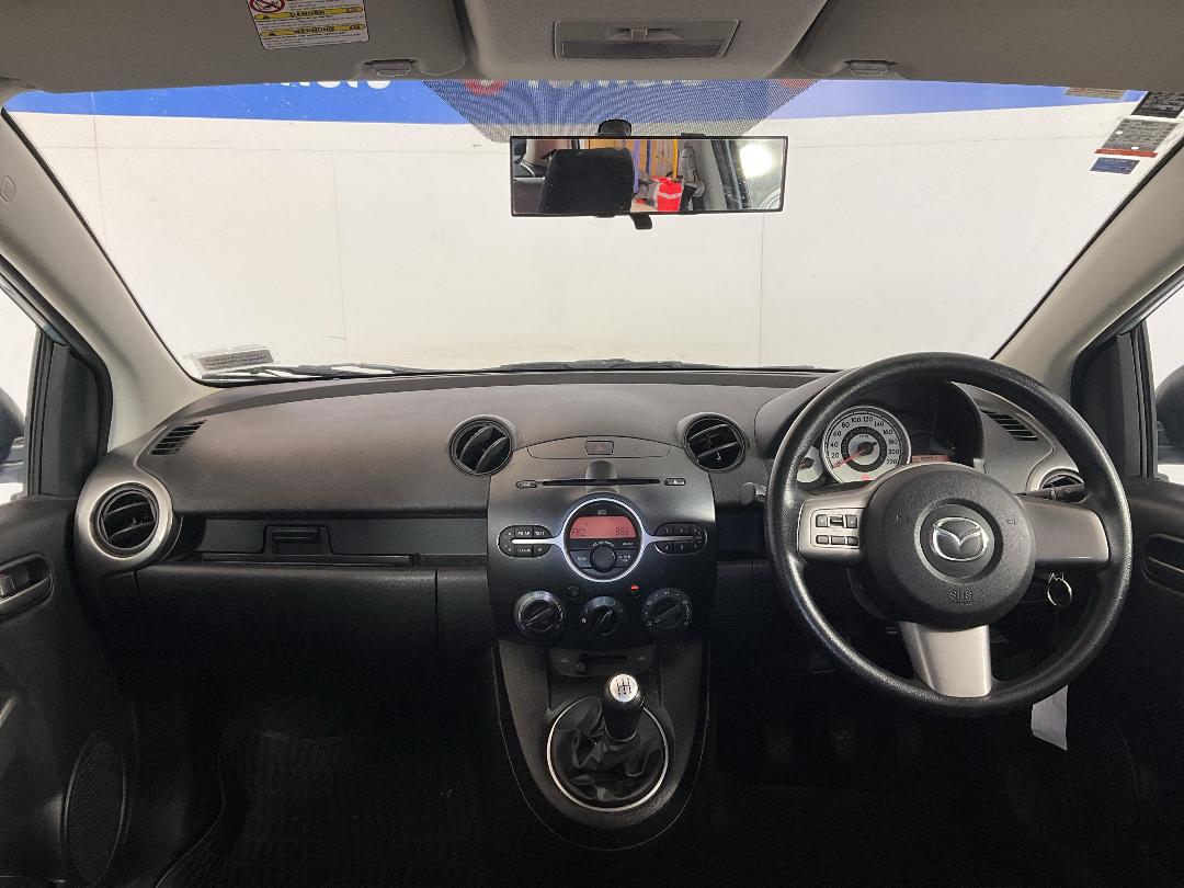 Photo '17' of Mazda Mazda2 Photo '17' of Mazda Mazda2