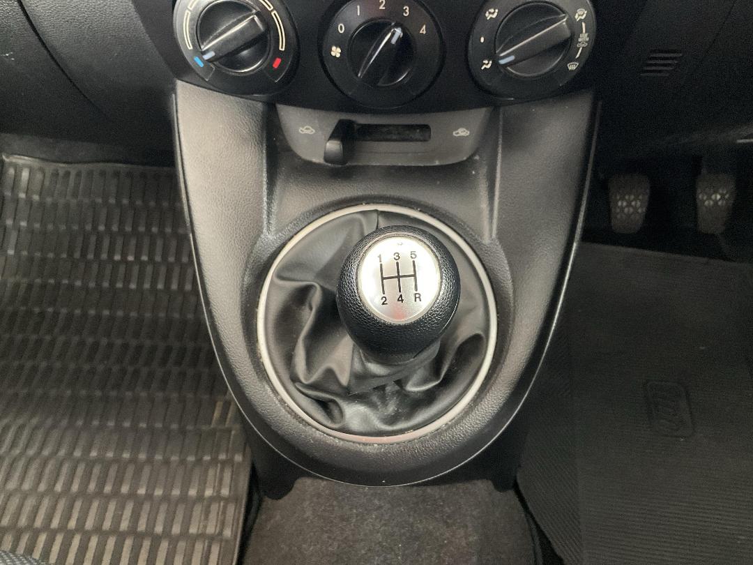 Photo '18' of Mazda Mazda2 Photo '18' of Mazda Mazda2