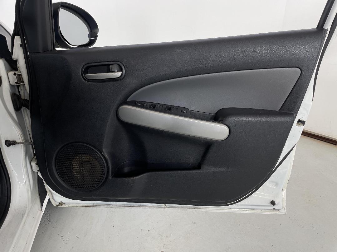 Photo '15' of Mazda Mazda2