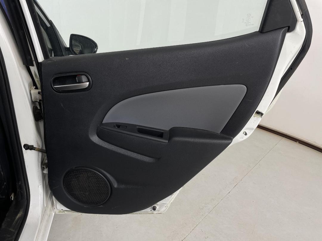 Photo '19' of Mazda Mazda2