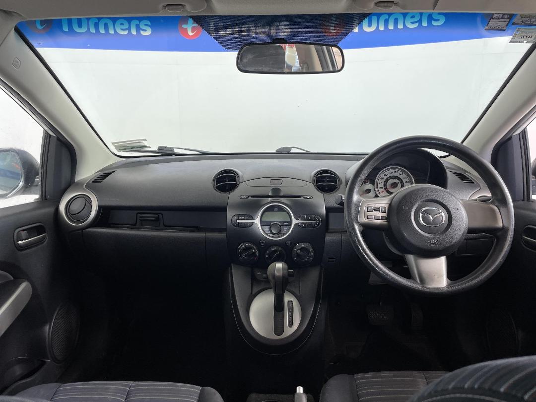 Photo '17' of Mazda Mazda2