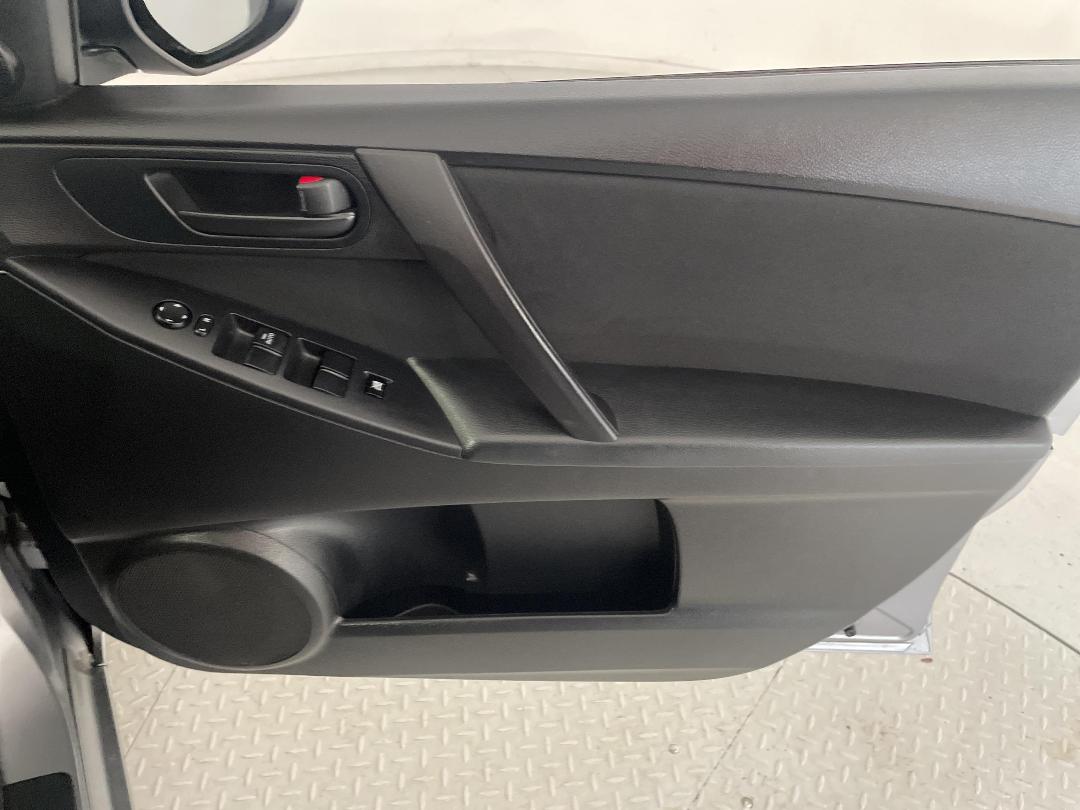 Photo '15' of Mazda Mazda3