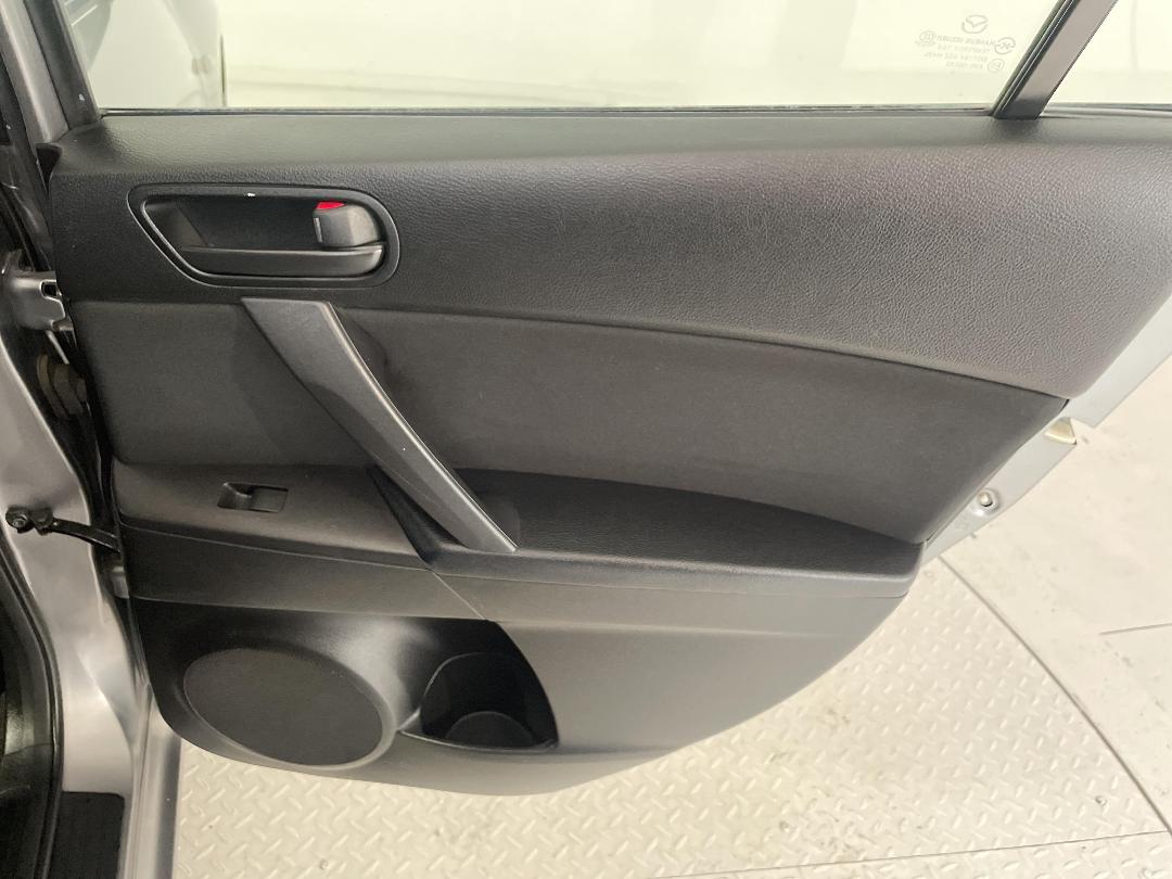 Photo '19' of Mazda Mazda3