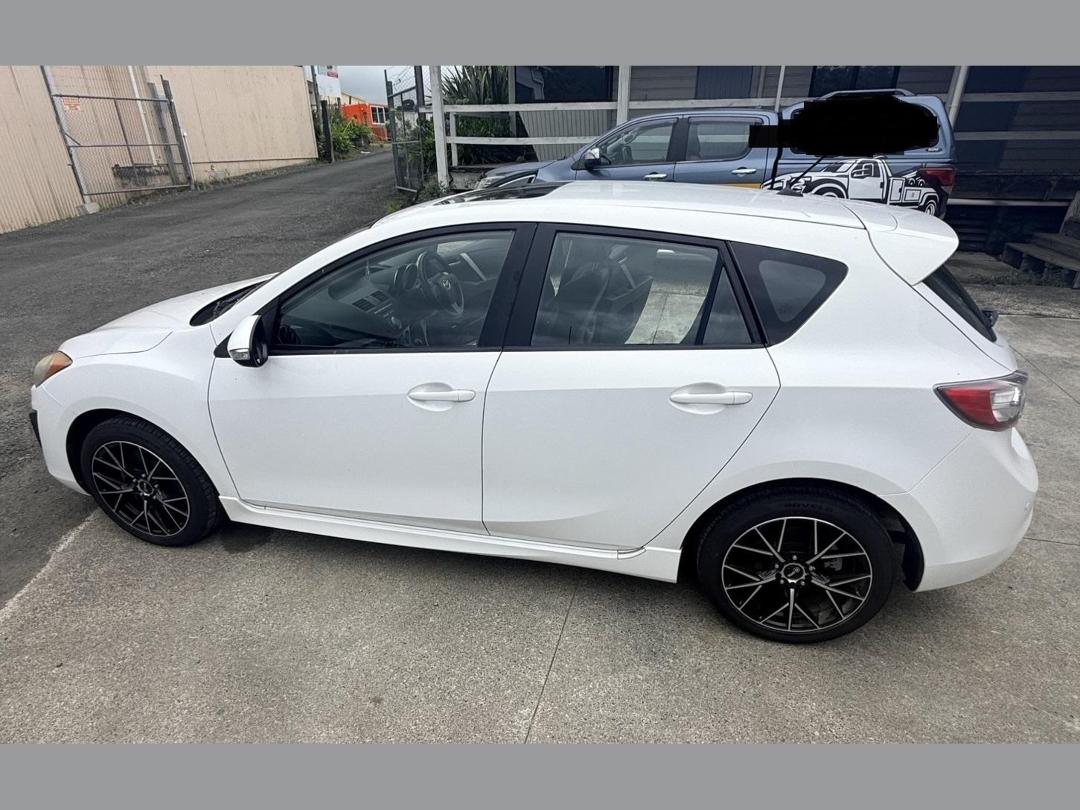 Photo '3' of Mazda Mazda3 Sporthatch SP25