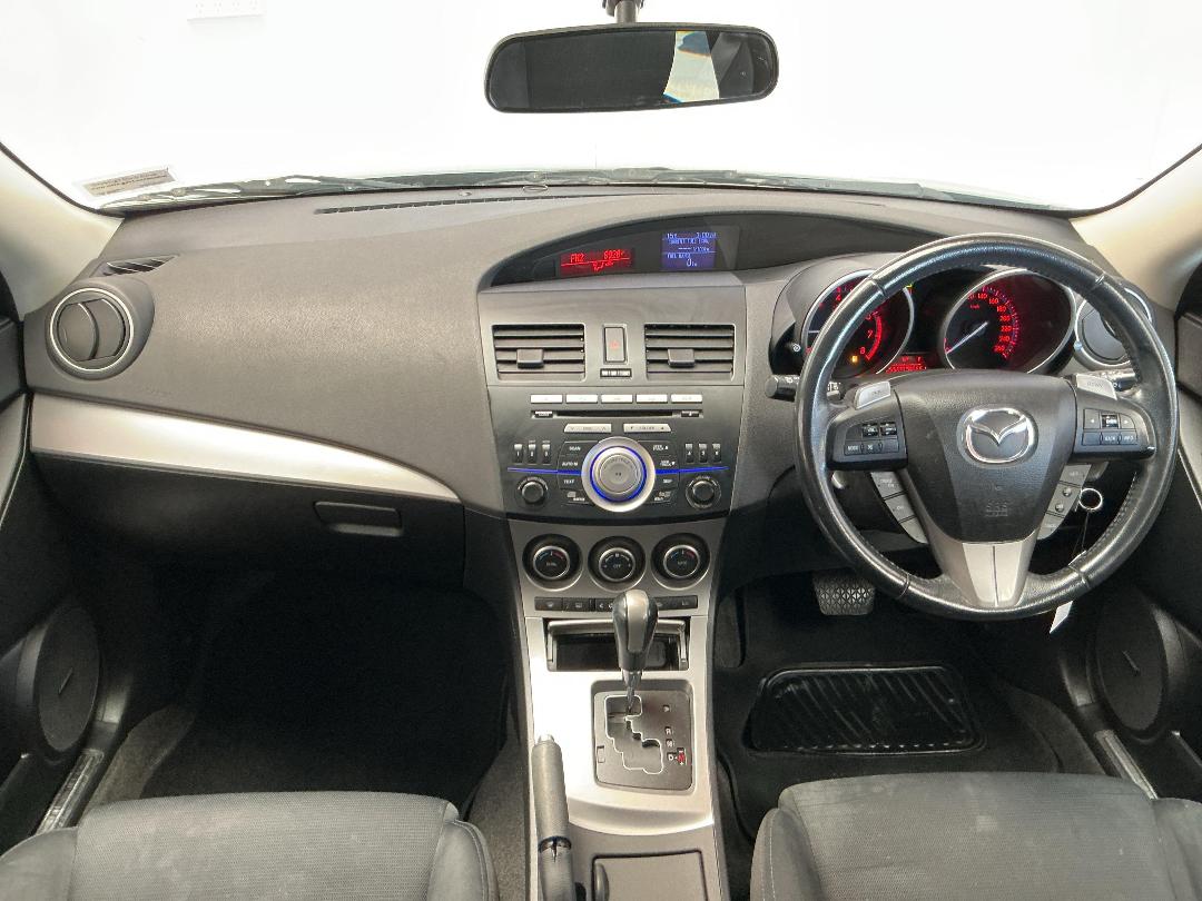 Photo '17' of Mazda Mazda3